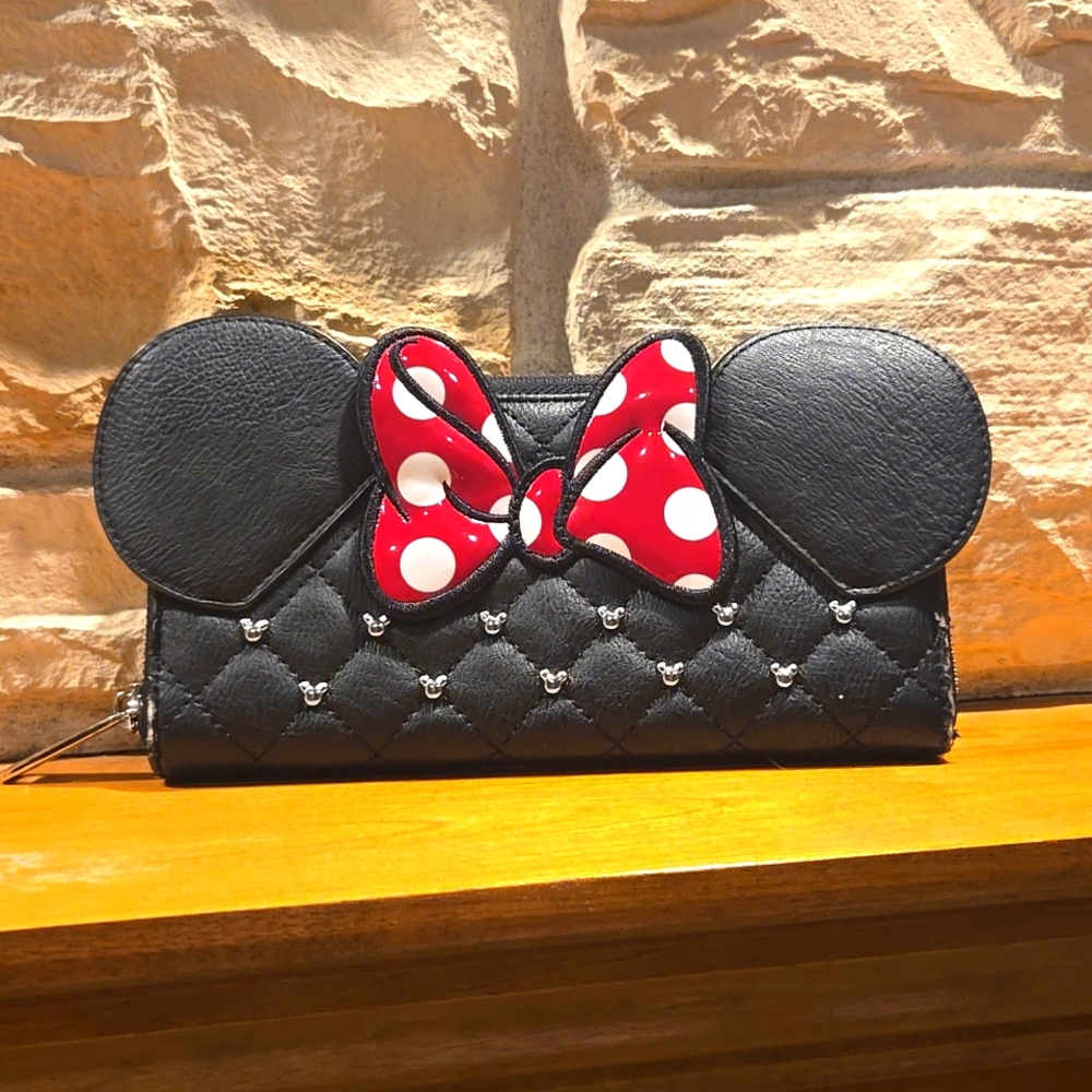 Disney Loungefly Minnie Mouse wallet clutch with bow